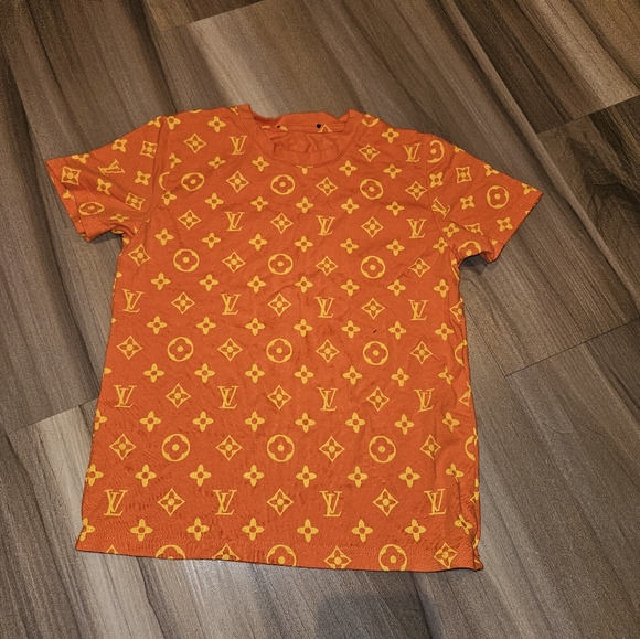 LV tshirt - Picture 1 of 2